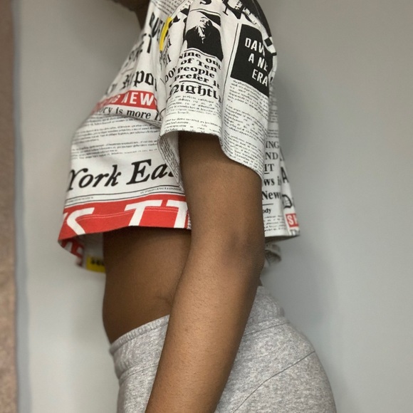 ‼️SOLD‼️Forever 21 graphic newspaper crop tee shirt size small - Picture 5 of 14